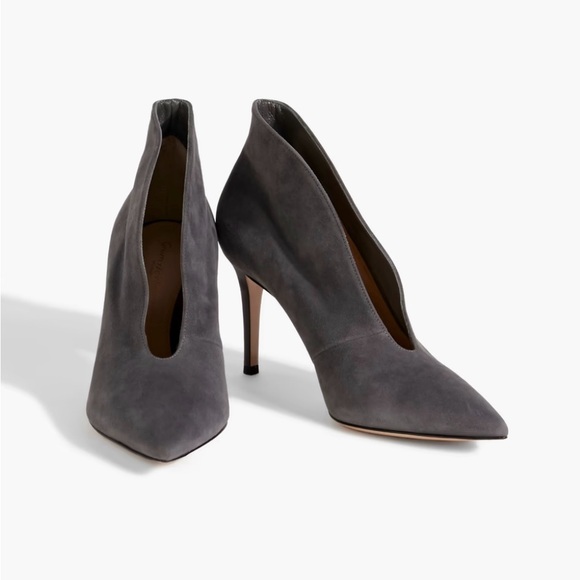 Gianvitto Rossi suede ankle boots. This pump/bootie hybrid is scrumtious! - Picture 5 of 6